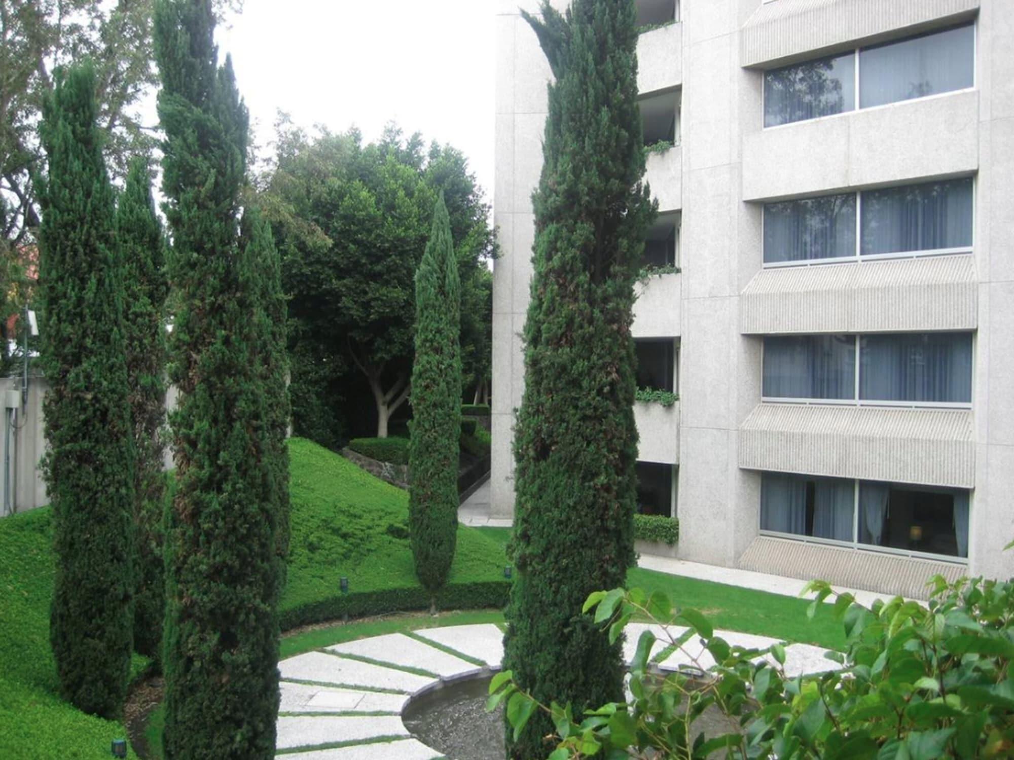 Hotel Royal Pedregal Meksyk Zewnętrze zdjęcie The campus of the University of Navarra
